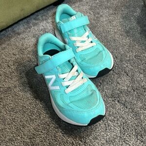 Girls New balance blue tennis shoes size 2.5 YT519PT slip on